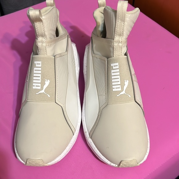 Never worn Puma - Picture 1 of 7